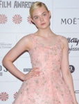 Elle Fanning 粉裙搭高跟鞋现身独立电影奖