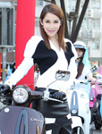 萧亚轩踩超高跟鞋骑车率领Super Girl军团