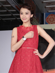 陈意涵化身古典美人 红裙搭高跟鞋优雅现身