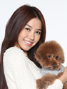 金敬雅登杂志拍写真 与宠物犬亲密互动