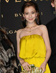 Angelababy连身裙搭高跟鞋尽显青春可爱