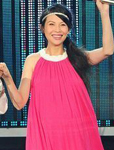 蔡少芬挺孕肚踩高跟鞋与张晋一同登上小巨蛋