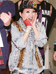 林依晨性感嘻哈鞋服亮相 力挺师弟4ever