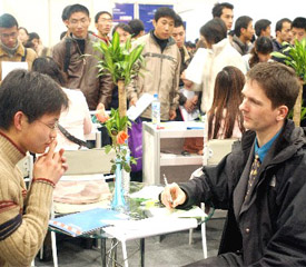 普工供不应求 鞋企再陷招工困境