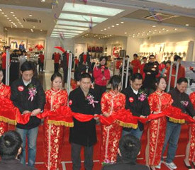 安踏上海南京路旗舰店盛大开业