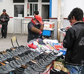 服装鞋类投诉“高烧不退”谁之责