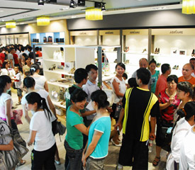 奥康“豪华”鞋店五马开业