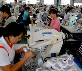 汇率持续下跌 外贸鞋服出口或许有了新空间