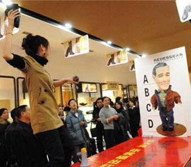 温州鞋商效仿“扔布什臭鞋”搞促销